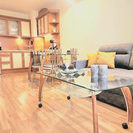 דירות בורובץ Arboro Royal Plaza מראה חיצוני תמונה
